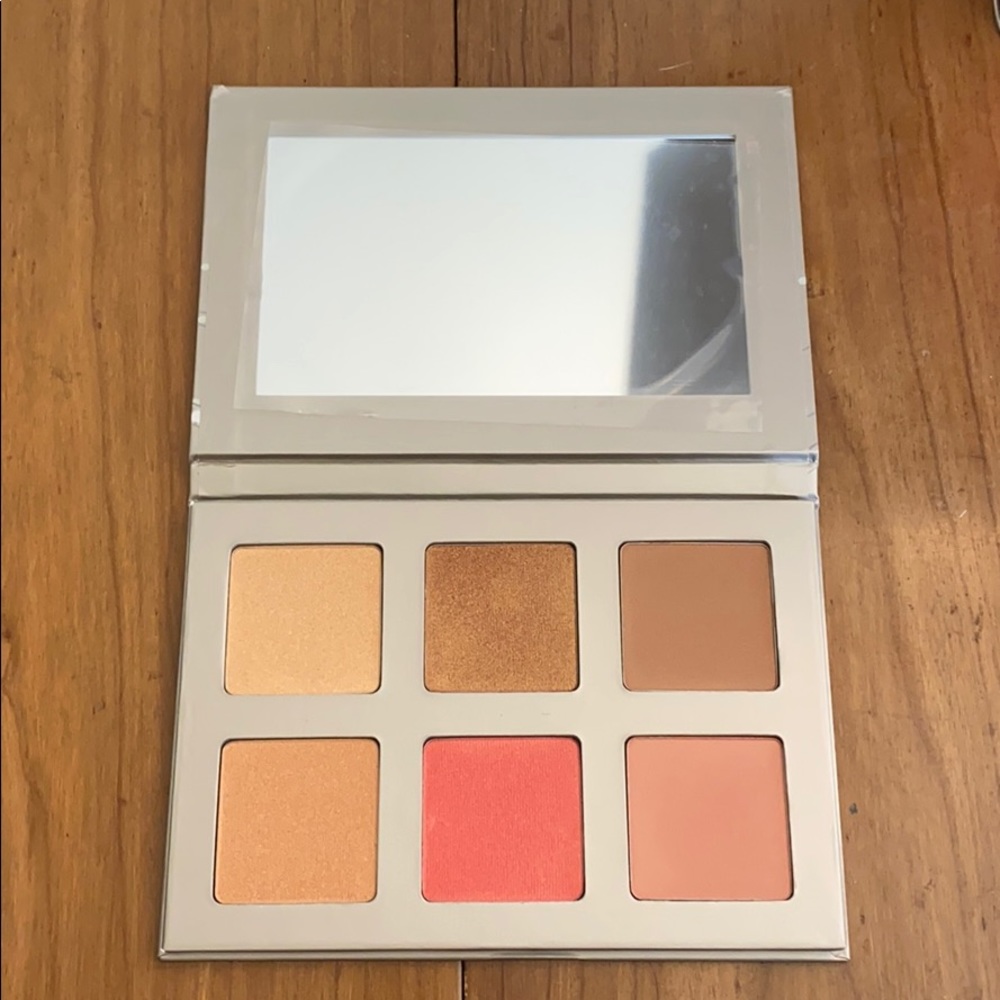 Iconic London Blush Palette - New